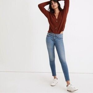 Madewell 8" Mid Rise Skinny Jeans in Maxine Wash Women's size 25P